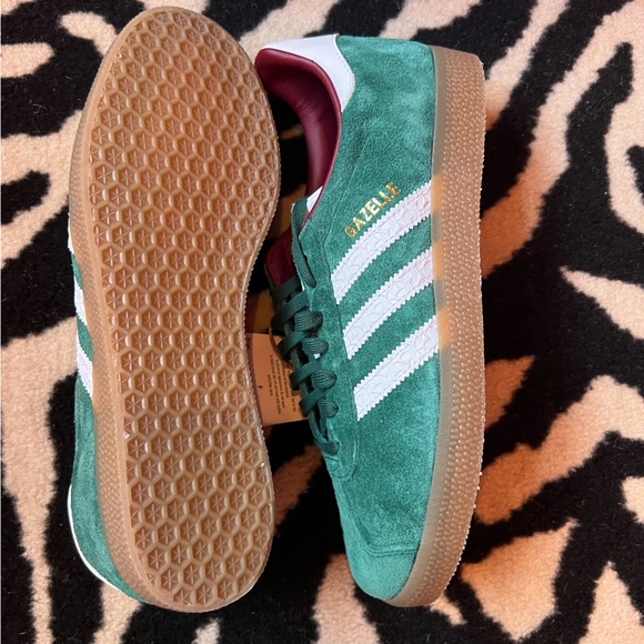 NWT Adidas Gazelle Originals Sneakers Collegiate Green Gum Sz Men 6/Women 7 - Picture 12 of 16